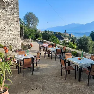 Guri Couette-café Gjirokastër