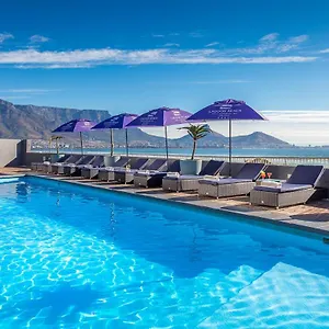 Lagoon & Hotel Le Cap